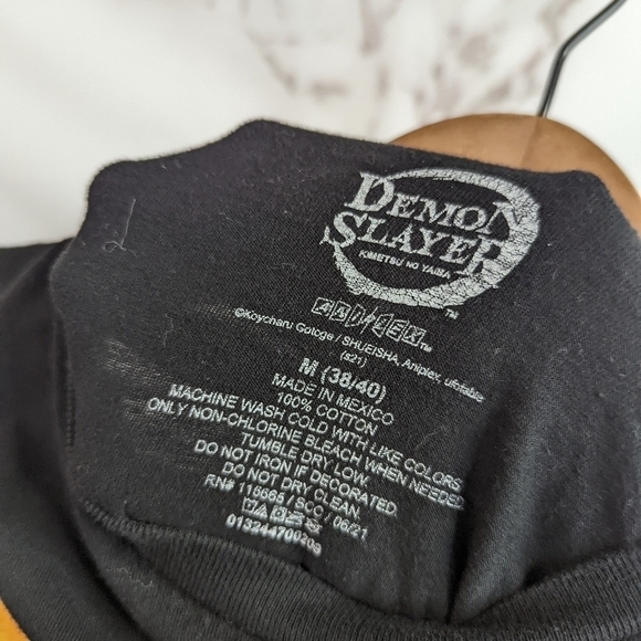 SALE LIMITED TIME Crunchy Roll Demon Slayer T Shirt Kimetsu No Yaiba Rare - Picture 4 of 6